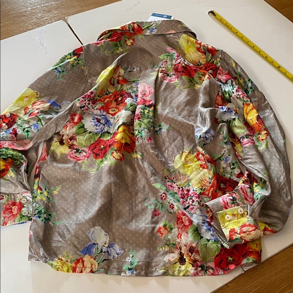 Louis Vuitton Floral Silk Short and blouse sets - Picture 14 of 17